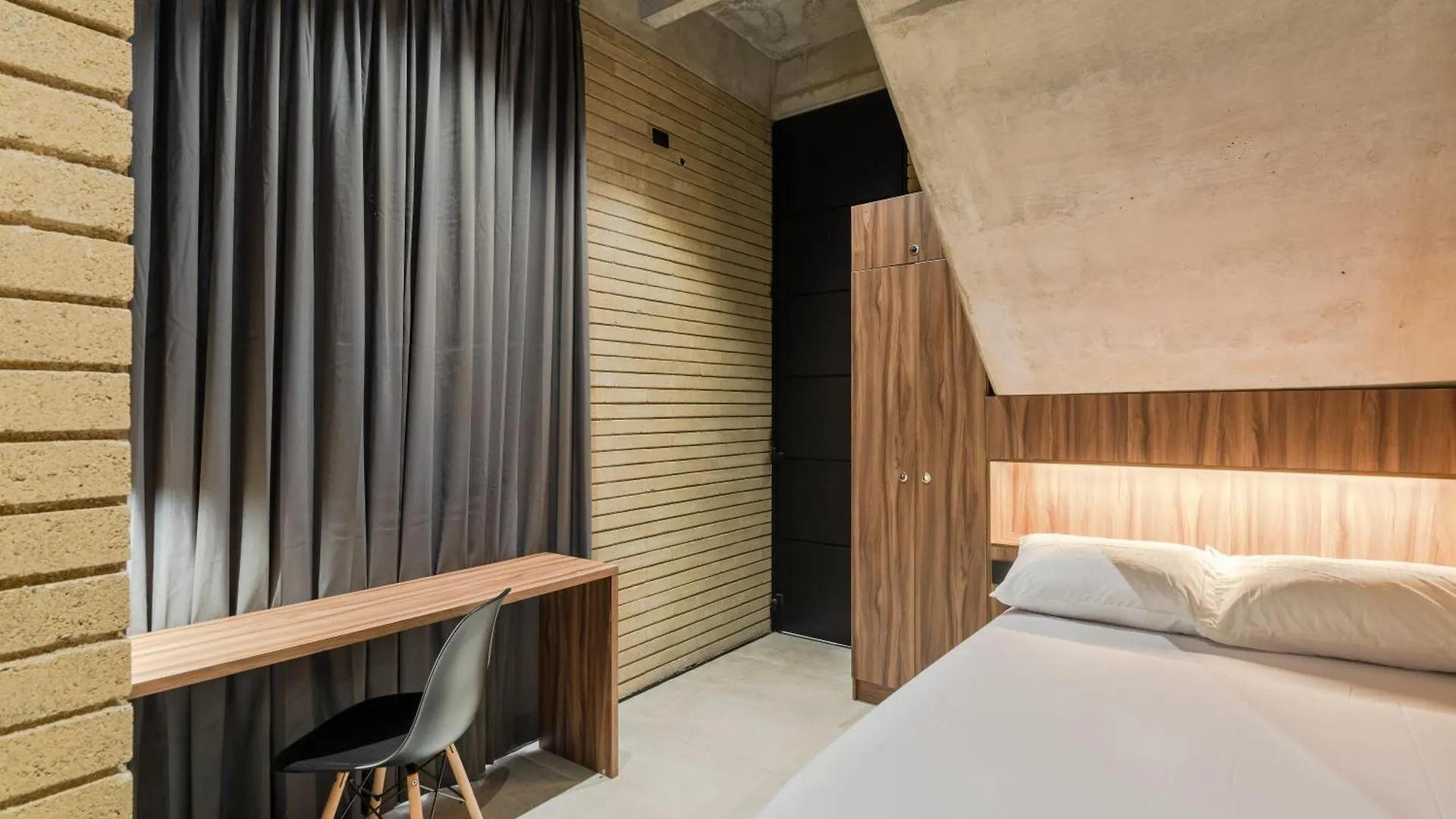 Apartamento Recinto68 Medellín 0*,  Colombia